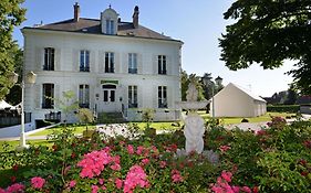 Logis Hostellerie Le Chatel Nangis